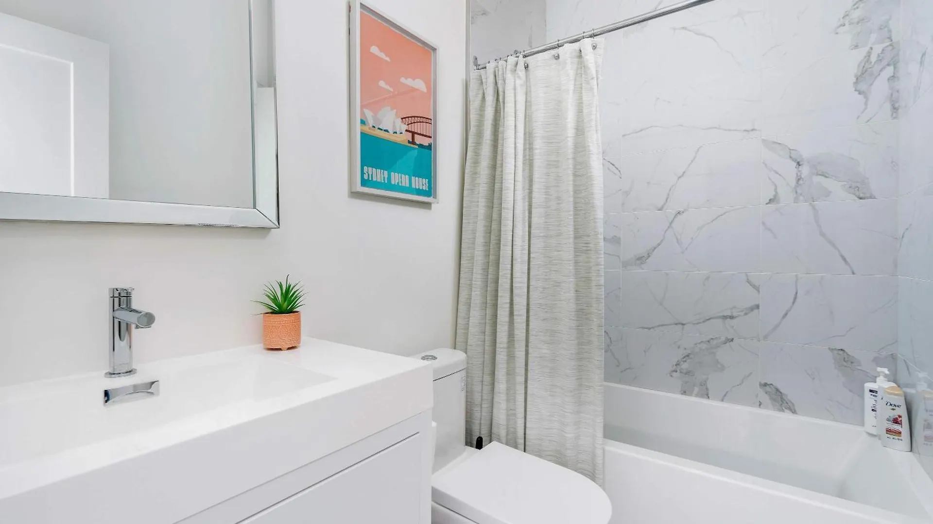 Luxury 2-Bedroom Oasis At College & Bathurst Τορόντο
