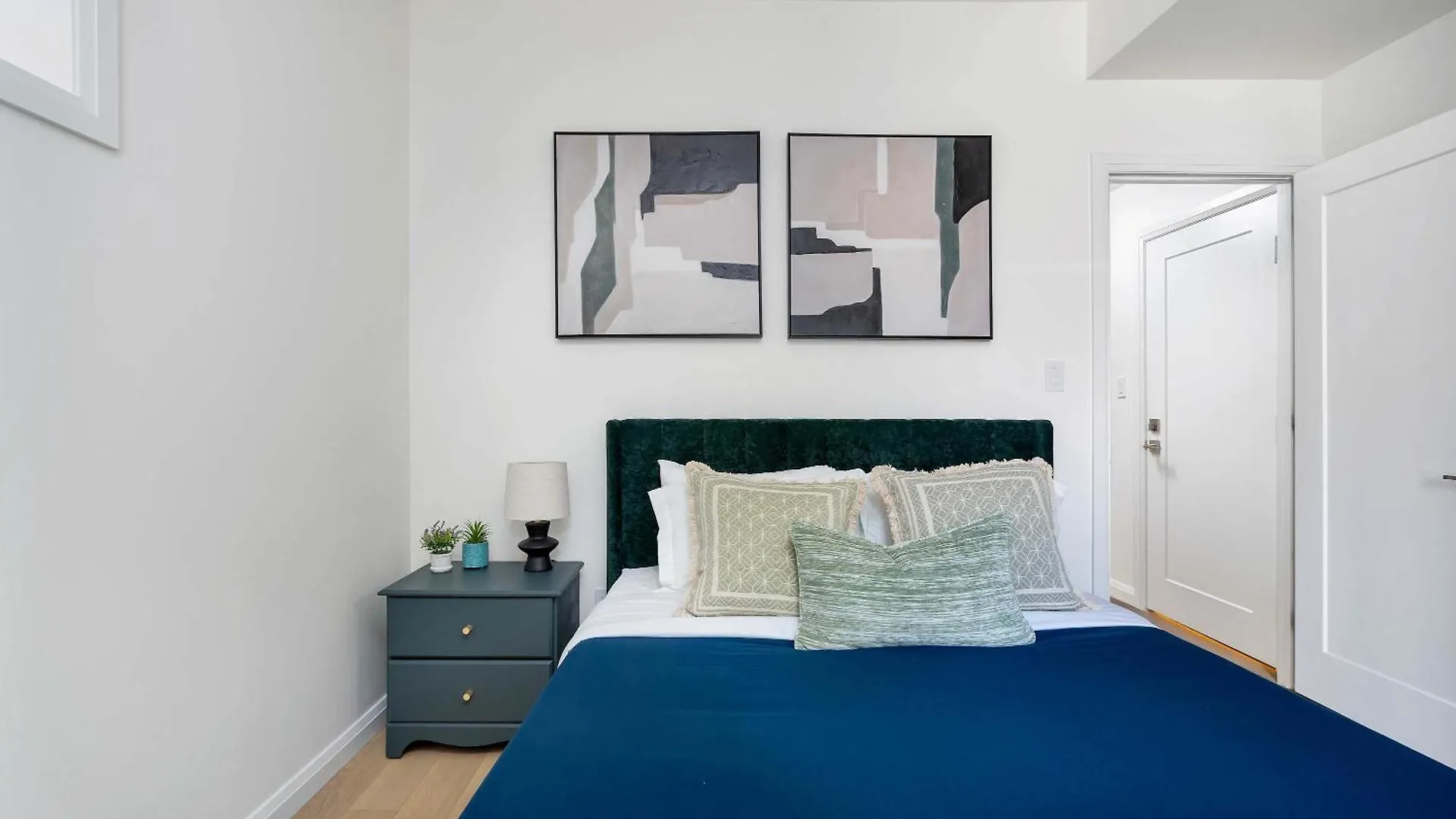 Luxury 2-Bedroom Oasis At College & Bathurst Τορόντο Σπίτι διακοπών