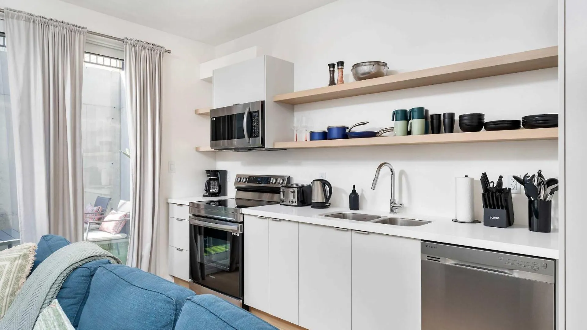 Luxury 2-Bedroom Oasis At College & Bathurst Τορόντο