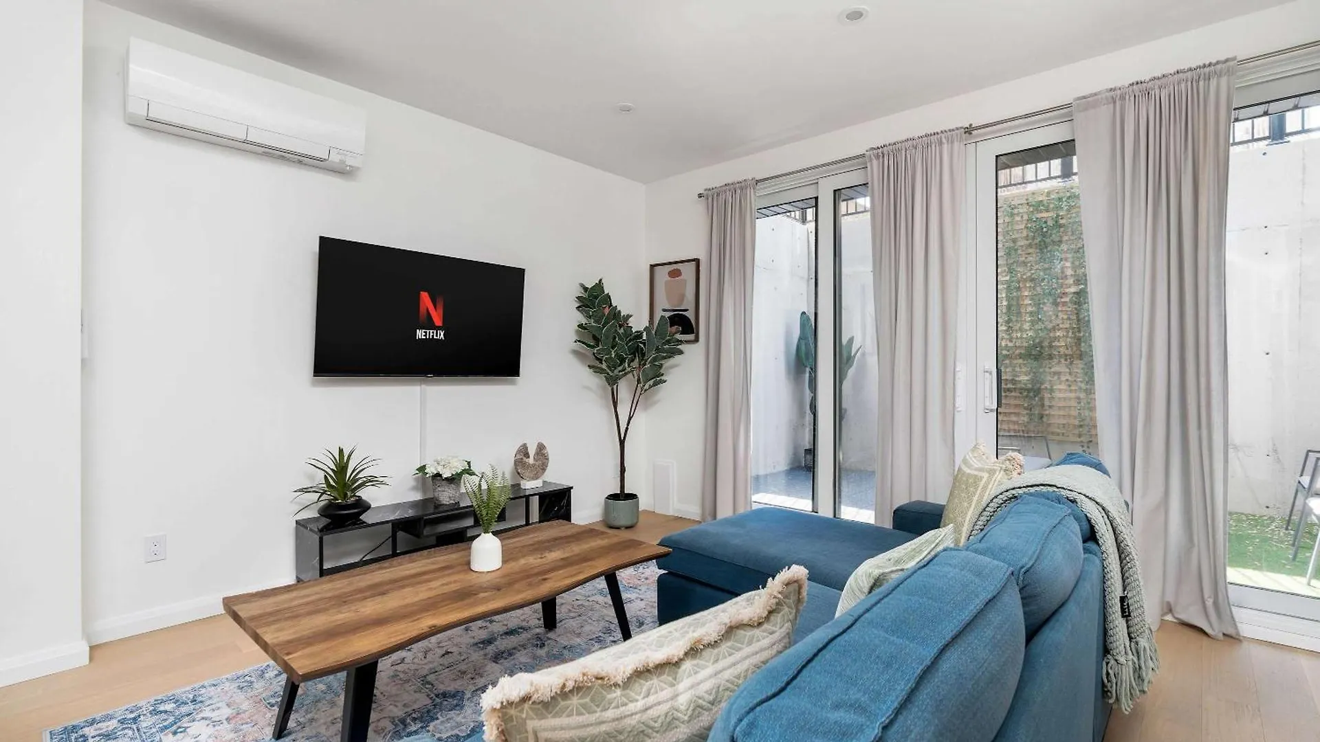 Luxury 2-Bedroom Oasis At College & Bathurst Toronto 0*,  Canada