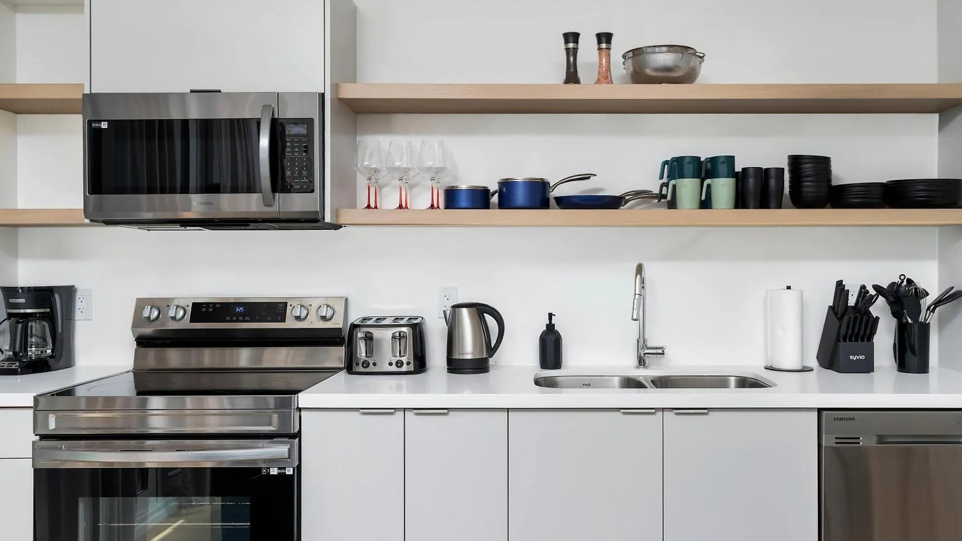 Holiday home Luxury 2-Bedroom Oasis At College & Bathurst Toronto