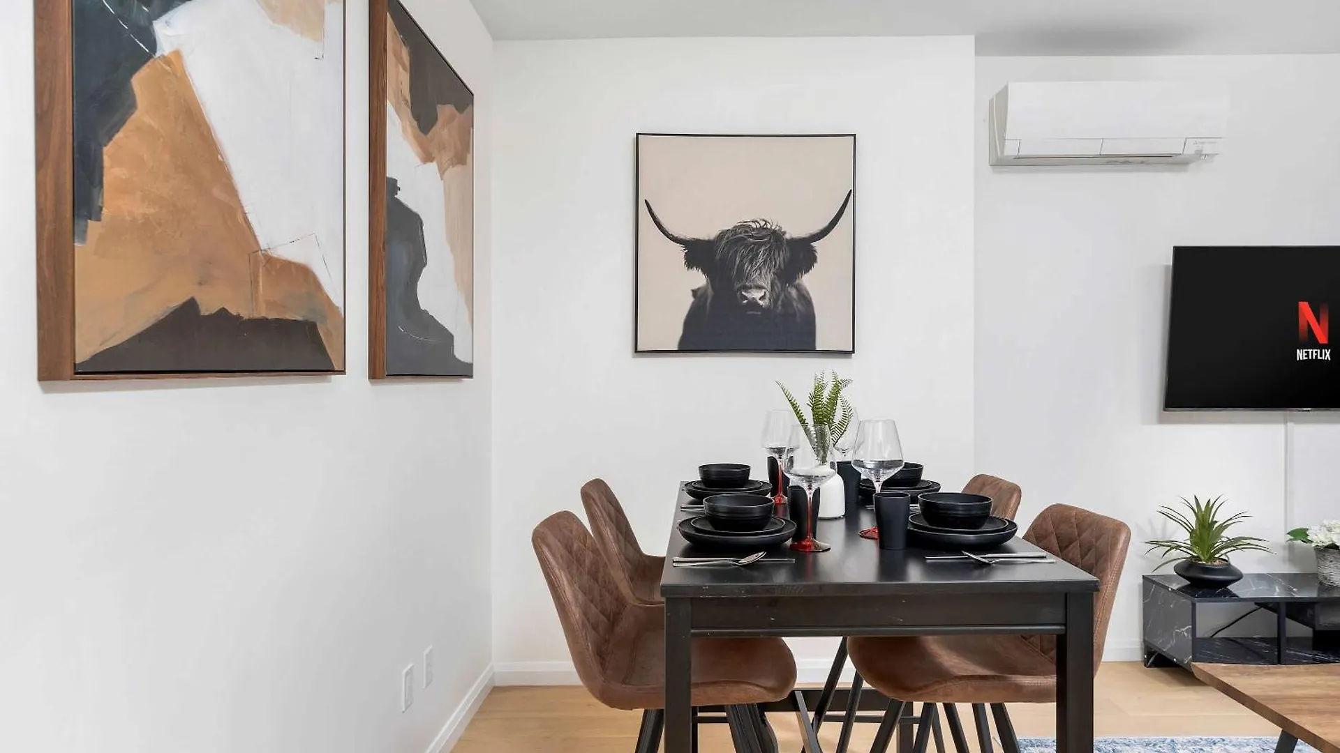 Luxury 2-Bedroom Oasis At College & Bathurst Toronto 0*,  Canada