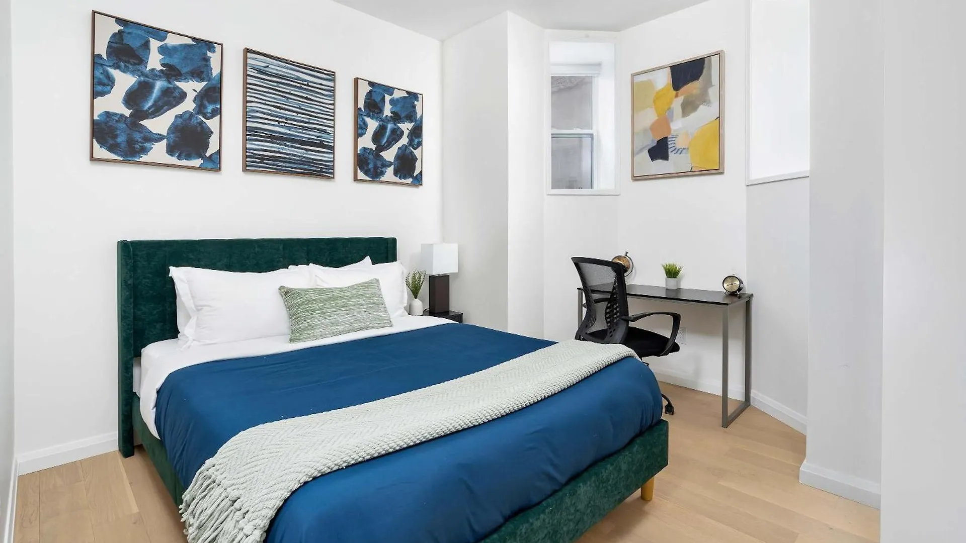 Luxury 2-Bedroom Oasis At College & Bathurst Toronto 0*,