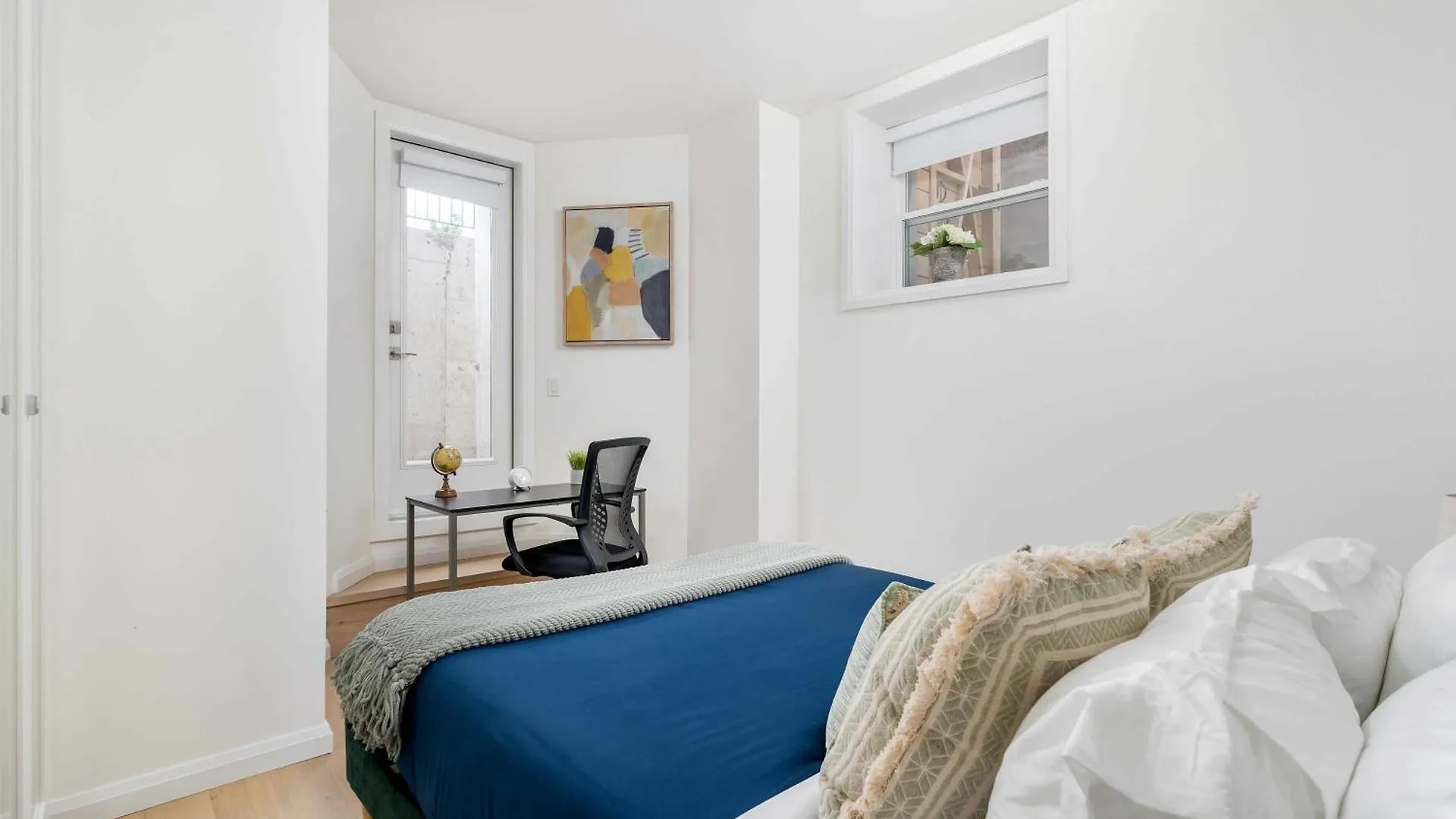Luxury 2-Bedroom Oasis At College & Bathurst Toronto Holiday home