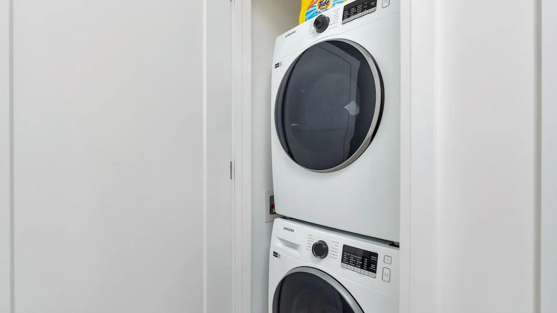 Luxury 2-Bedroom Oasis At College & Bathurst 토론토 캐나다